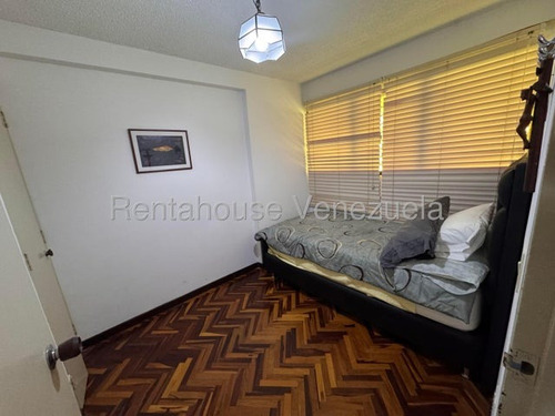 Practico Apartamento En Alquiler En Colinas De Bello Monte, 25-23641