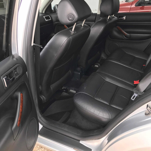 Volkswagen Bora 1.8 Highline T 180cv Cuero 2011