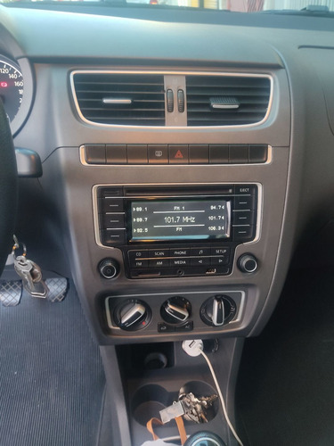 Imagem 8 de 15 de Volkswagen Fox 2014 1.6 Vht Total Flex 5p