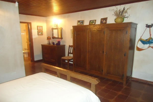 Imagen 23 de 30 de Excelente Chalet De 6 Ambientes Con Piscina Y Casa De Servicio Ideal Vivienda Permanente Muy Luminoso