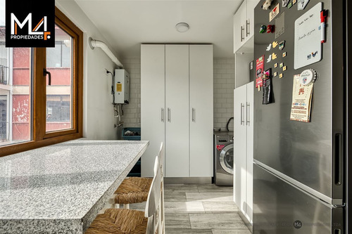 Departamento En Venta Duplex De 3 Dorm. En Providencia