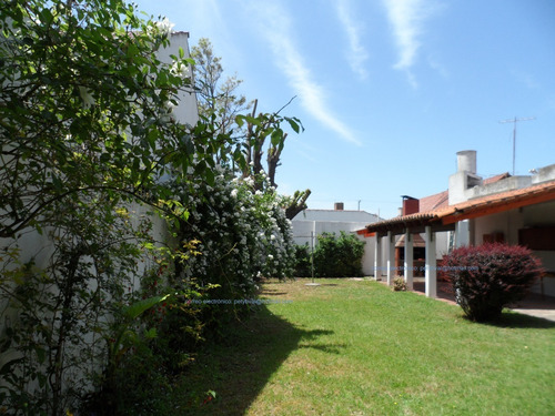 Imagen 18 de 20 de Chalet Para 12 Personas. Mar Del Plata