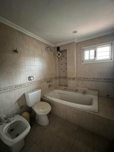 Casa En Venta 400m2, Quincho, Cochera Y Pileta. V. Alsina.