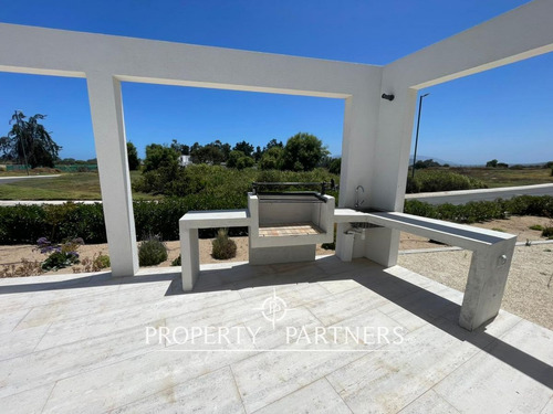 Maravillosa Casa Nueva A La Venta En Marbella