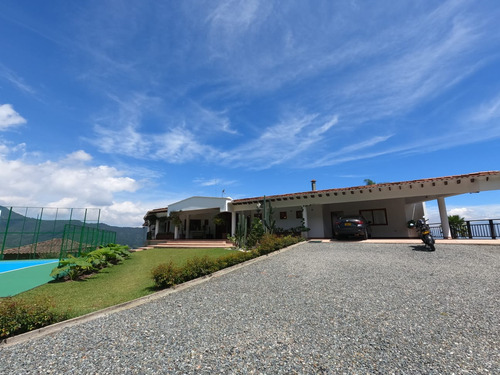 Se Vende Exclusiva Casa Campestre En El Alto Del Escobero Envigado!