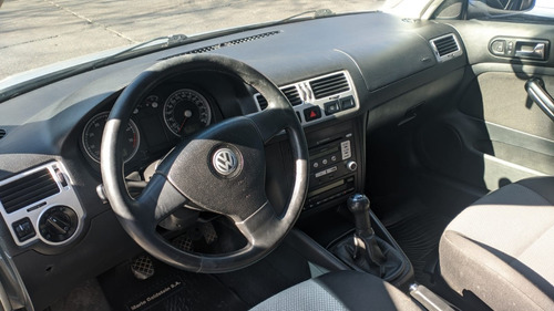 Imagen 25 de 25 de Volkswagen Bora 2008 2.0 Nafta
