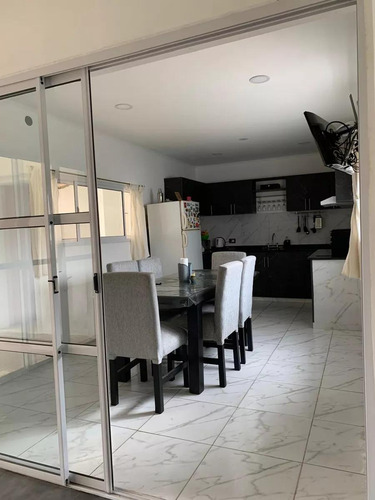 Casa En Venta - 2 Dormitorios 2 Baños - 400mts2 - Ezeiza