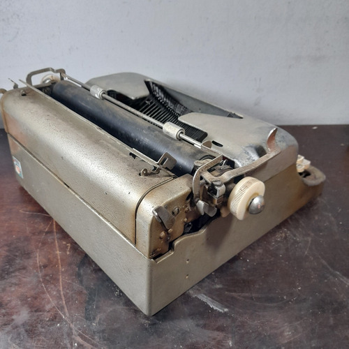 Imagem 6 de 9 de Máquina De Escrever Zeta Antiga Conserto Peças Ou Decoração