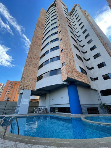 Sky Group, Vende Apartamento En Res. Holiday Palace Iv, Urb. El Bosque. Jose R Armas 