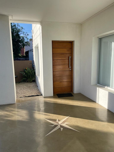 Venta De Casa En Calle Frondizi Al 500