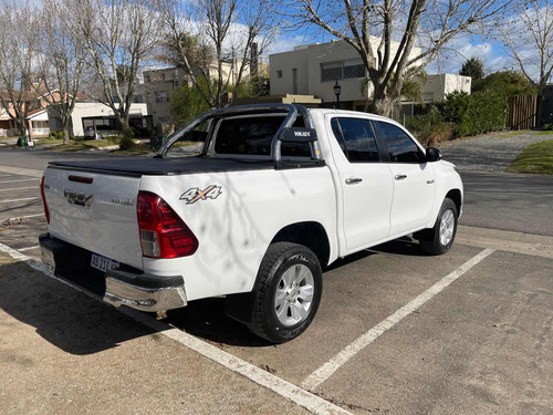 Imagen 6 de 15 de Toyota Hilux 2.8 Cd Srv 177cv 4x4 2017