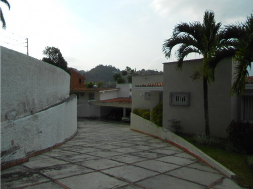 Vendo Casa 1100m2, 5h/7b/8p Cerro Verde 5433