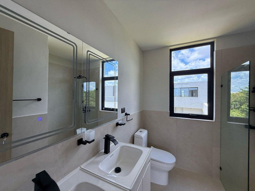 Villa De Lujo En Venta Con Linea Blanca En Vista Cana, Punta Cana, 4 Habitaciones, 2niveles