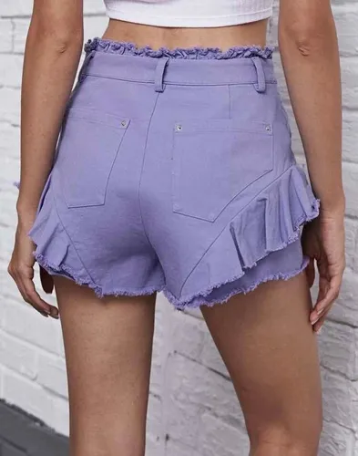 Modelos en short corto clearance