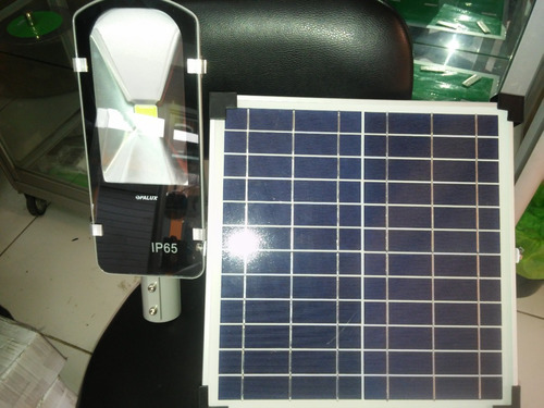 Poste Reflector De 30watts De 1100 Lumenes Con Panel Solar