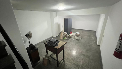 Alquiler Local Comercial, Centro Cordon Colonia Y Vazquez, Salon, Oficina Baño Y Subsuelo. 72 M2