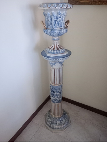 Pedestal, Columna De Porcelana