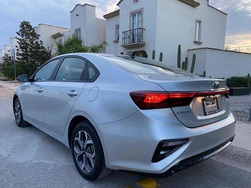 Imagen 8 de 15 de Kia Forte 2.0 Lx Mt 2020