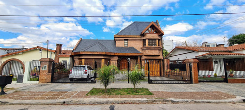 Casa  En Venta En Haedo, Morón, G.b.a. Zona Oeste