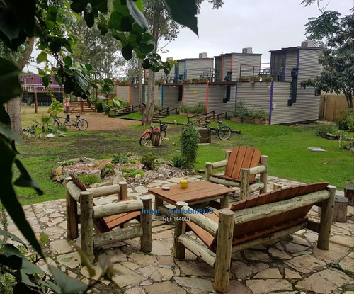 Muy Lindos Contenedores A Metros De La Playa