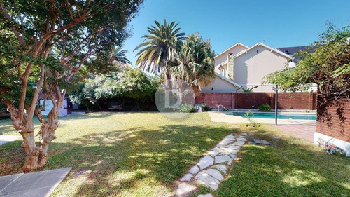 Imagen 10 de 30 de Frente A La Quinta Presidencial, Muy Buen Chalet Sobre Lote De 750 M2.