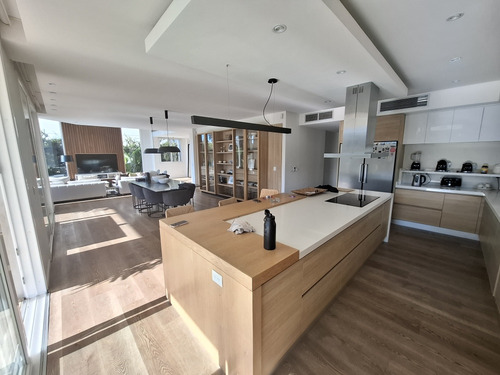 Casa . Venta. Buenos Aires Golf . Bella Vista.