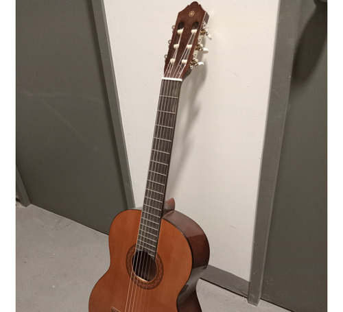 Guitarra Clásica Yamaha C40 En Buen Estado (con Estuche)