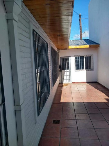 Casa En Venta - 2 Dormitorios 1 Baño - Patio - 170mts2 - Mar Del Plata