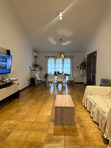 Casa Venta Arguello Amplia 3 Dormitorios Patio Enorme Pileta