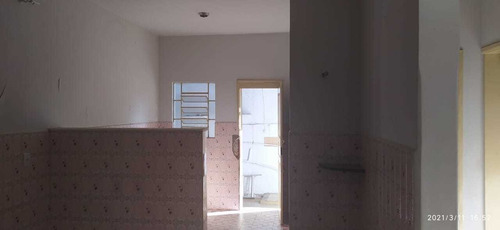 Casa Em Frente Ao Hospital De Baependi , Casa Maior 03 Quartos , Casa Fundos 1 Quarto , Porão 01 Quarto Com Excelente Localização Para Residência , Ou Ponto Comercial. - 1038