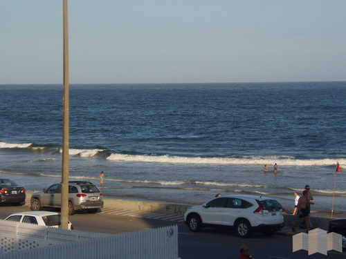 Imagen 17 de 30 de Frente A La Playa