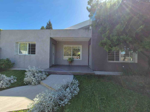Se Vende Hermosa Casa En Arguello - 4 Dormitorios!