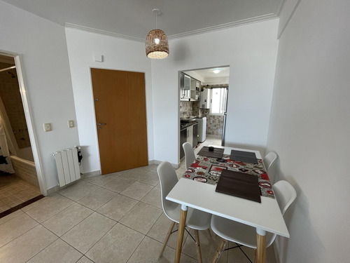 Imagen 3 de 17 de Monoambiente Con Cocina Separada Y Balcon Con Parrilla - Villa Del Parque