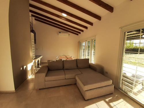 Casa En Venta - 2 Dormitorios 2 Baños - Cocheras - 1.000mts2 - San Rafael