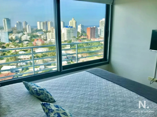 Venta De Apartamento 3 Dormitorios En Playa Mansa, Punta Del Este.