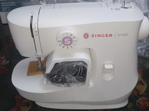 Máquina De Coser Singer M1605