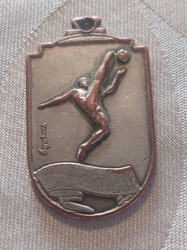 Antigua Medalla De Fútbol, Al Presidente José. C.barrios1975