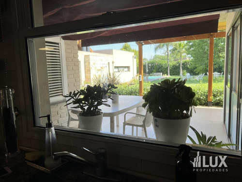 Imagen 7 de 30 de Venta Casa 3 Dormitorios Jardín Piscina Quincho . Av Pellegrini Al 100 Roldán