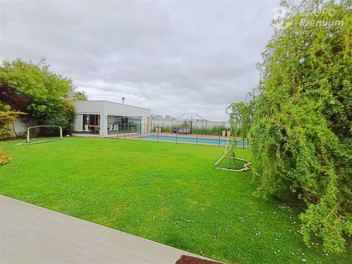 Casa En Venta Av. Bosques De Montemar En Concón
