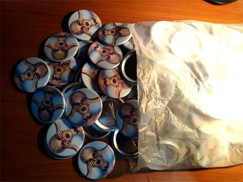 Imagen 4 de 6 de 50 Pines Personalizados 55mm Prendedores Incluye Diseño
