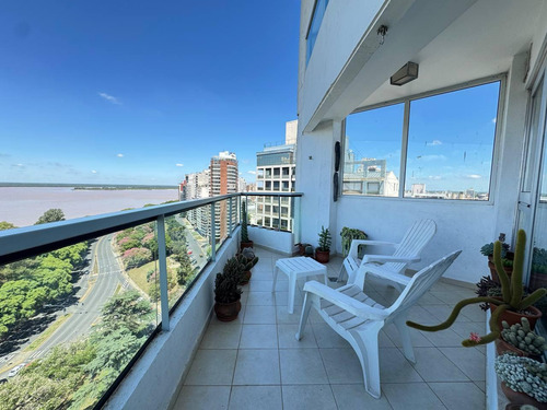 Venta Departamento De Tres Dormitorios Con Vista Al Rio, 2 Cocheras, Amenities. Martin, Rosario