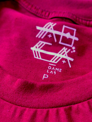 Camisa Arida: Backlands Awakening - Vermelha | Aoca Game Lab
