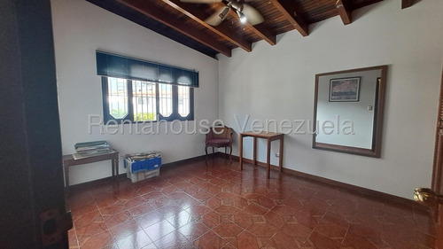 Linda ,comoda Y Funcional Casa En Venta Ubicada En Naranjos Del Cafetal 24-18040