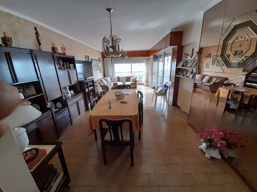 Imagen 3 de 14 de Impecable Y Amplísimo Semipiso A La Calle Con Balcón, Cochera Y Visra Al Mar En Inmejorable Ubicación, 140 M2