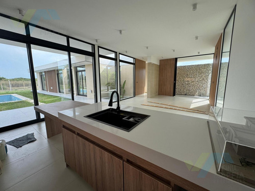 Venta De Casa Son Pileta - San Ramiro Pilar Del Este