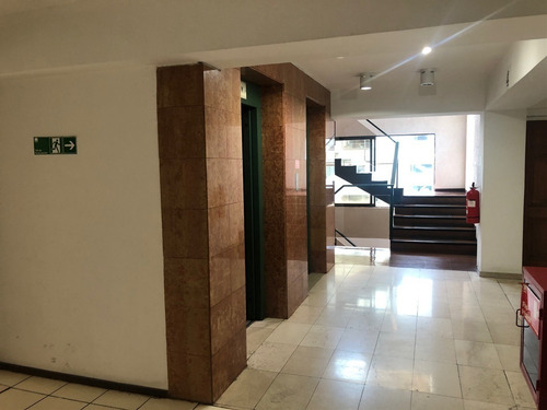 Inversión: Oficina Totalmente Equipada Con Inmejorable Ubica