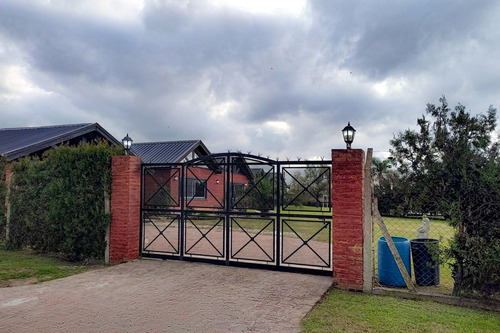 Casa 5 Ambientes Permuta Pileta Quincho Parrilla