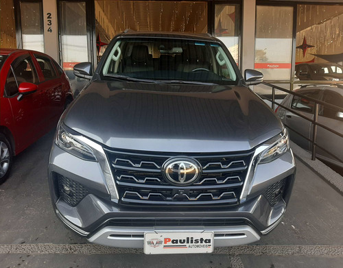 Toyota Hilux SW4 2.8 D-4D TURBO DIESEL SRX 7L 4X4 AUTOMÁTICO