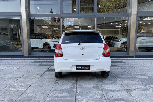 Toyota Etios 1.5 Sedan X