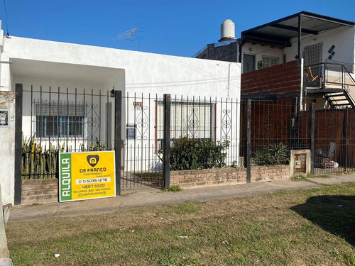 Imagen 1 de 11 de Venta De Casa 3 Ambientes - Bella Vista